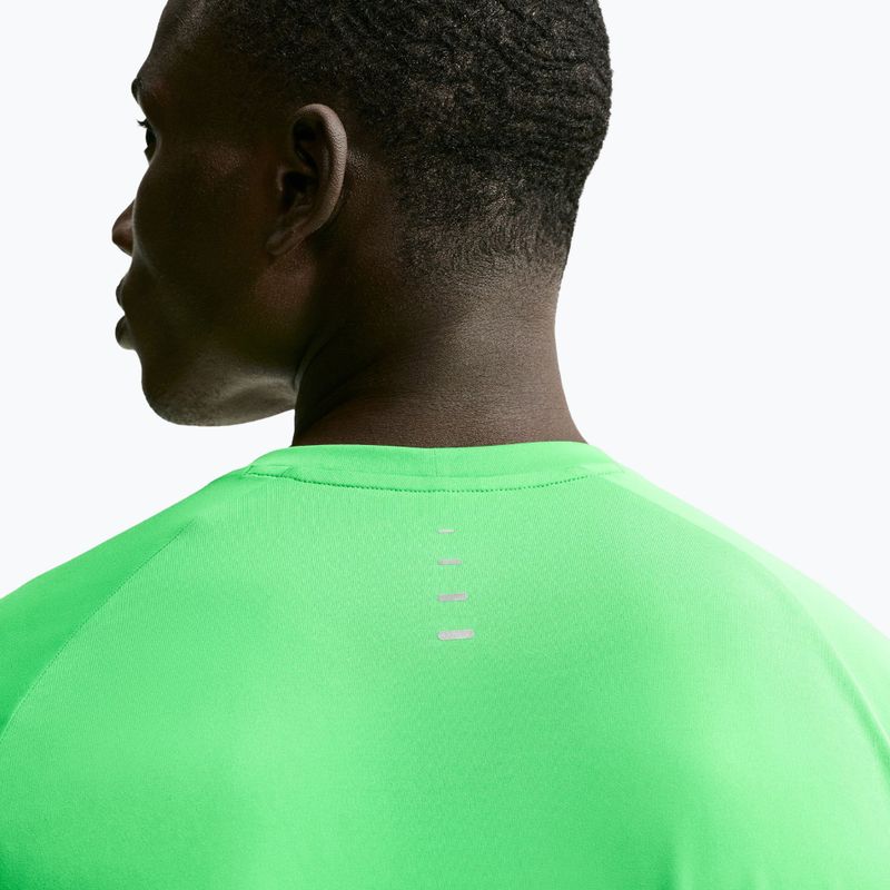 Мъжка тениска за бягане Nike Stride green spark 5