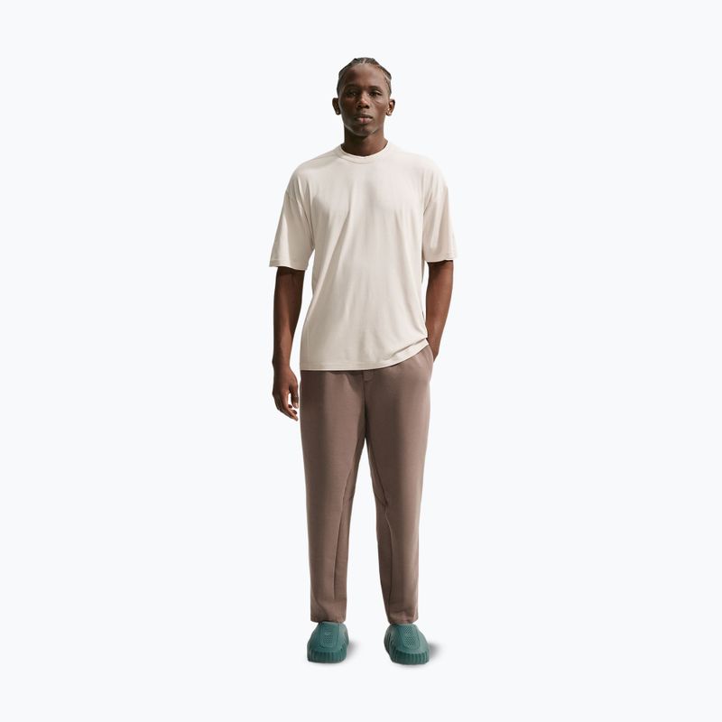 Мъжка тренировъчна тениска Nike 24.7 ImpossiblySoft Light light orewood brown/sail/lilght iron ore 8