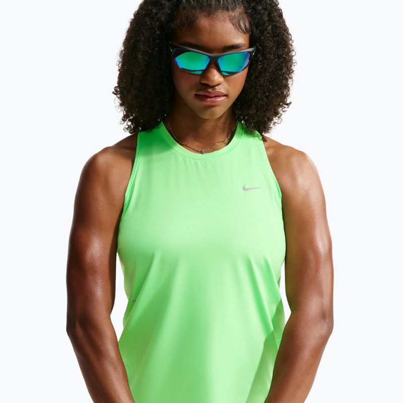 Дамска тениска за бягане Nike Swift Dri-Fit Tank Top illusion green 4