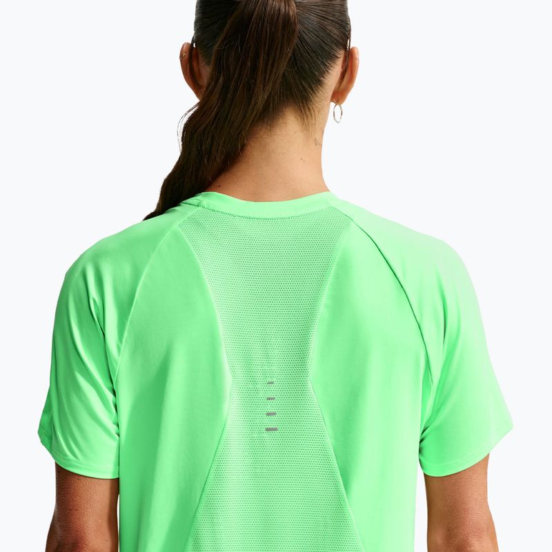Дамска тениска за бягане Nike Swift Dri-Fit illusion green 5