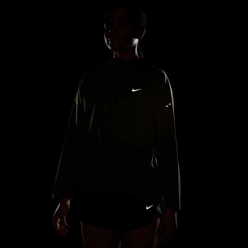 Дамско яке за бягане Nike Swift sail 4