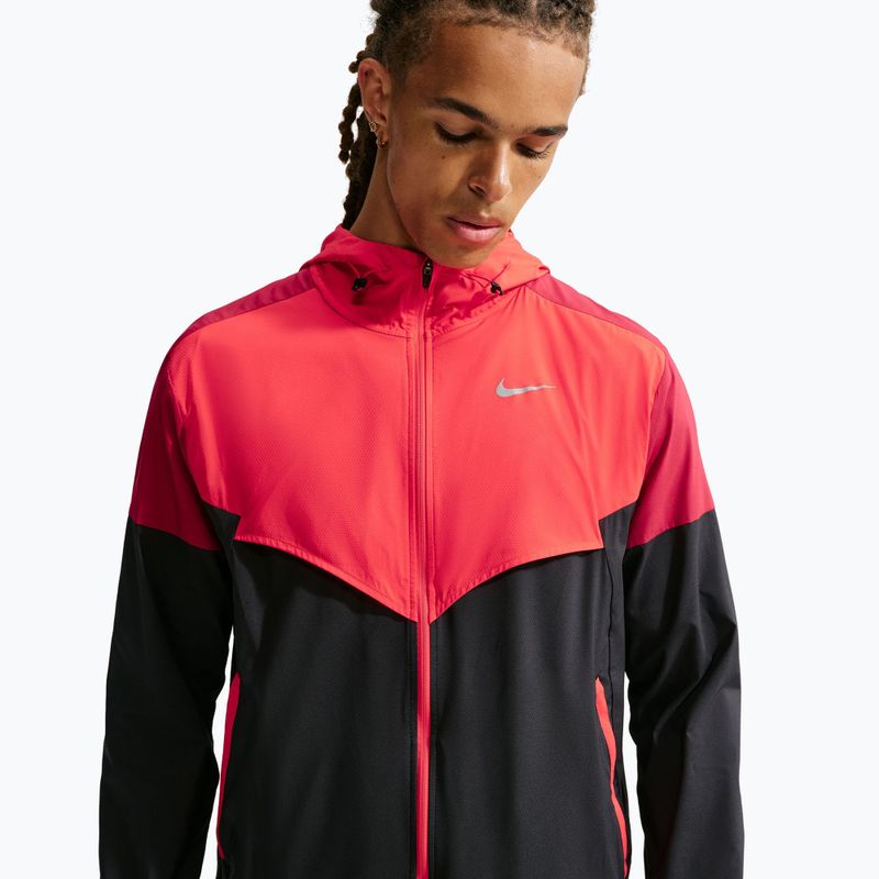 Мъжко яке за бягане Nike Impossibly Light Windrunner black/light crimson/tough red 4