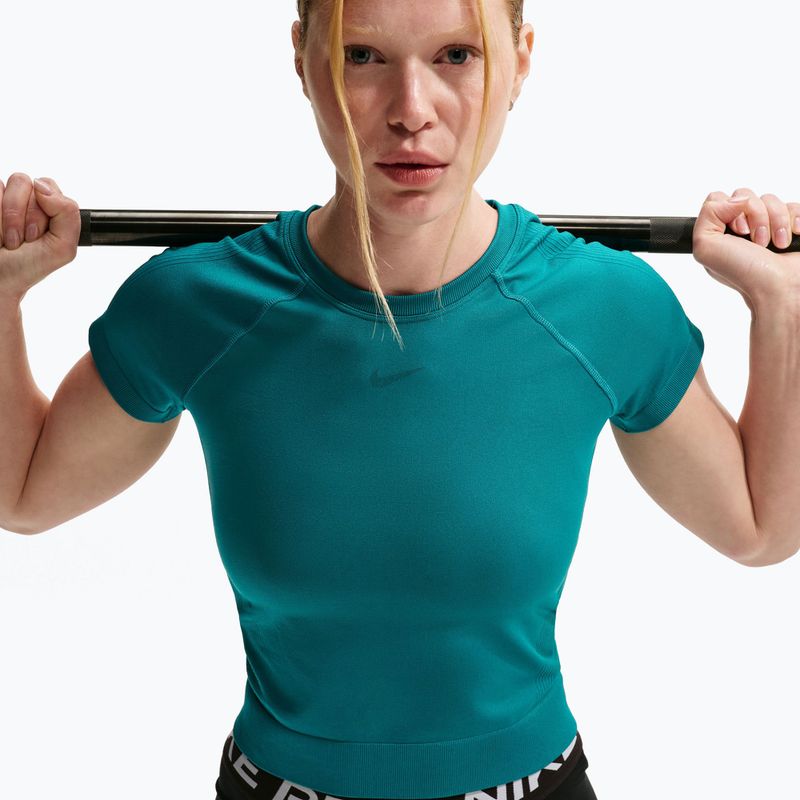 Дамска тренировъчна тениска Nike Pro Seamless Dri-Fit SS bright spruce 4