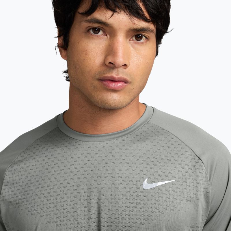 Мъжка тениска за бягане Nike Stride grey fog 3