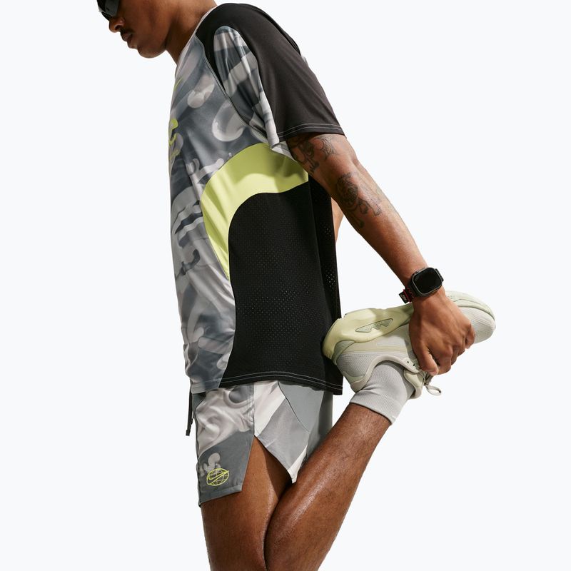 Мъжки шорти за бягане Nike Dri-Fit 4" smoke grey/black/light lemon twist 6