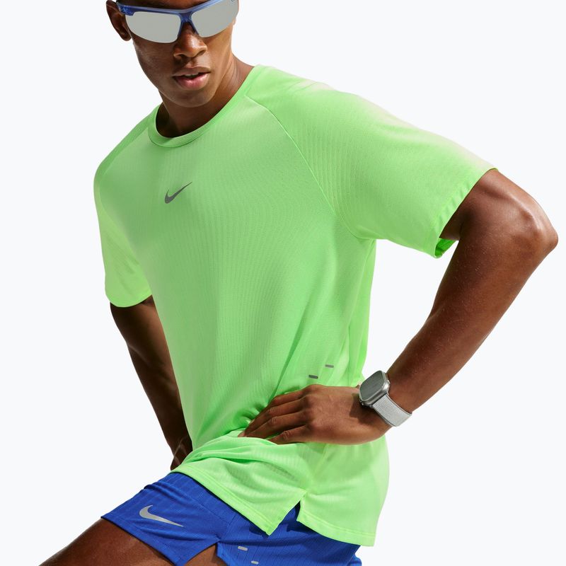 Мъжка тениска за бягане Nike Stride volt/light silver 5
