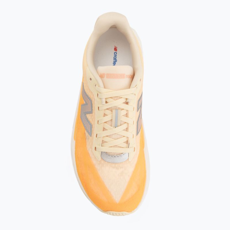 Дамски обувки за бягане New Balance FuelCell Rebel V5 calcium/gumdrop 5
