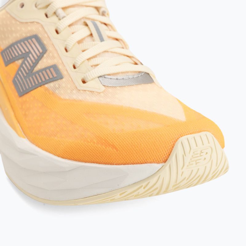 Дамски обувки за бягане New Balance FuelCell Rebel V5 calcium/gumdrop 7