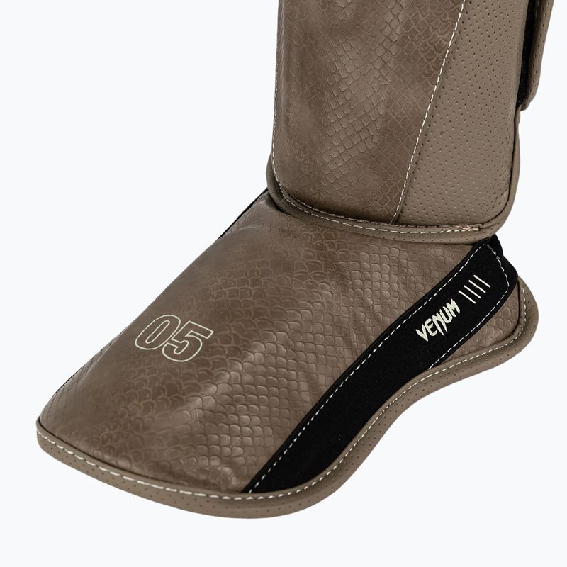 Протектори за пищяли и стъпала Venum Impact Evo Scales Shinguards brown 5