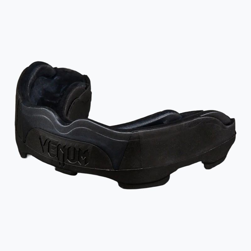 Протектор за челюст Venum Predator Mouthguard black/black/red 2