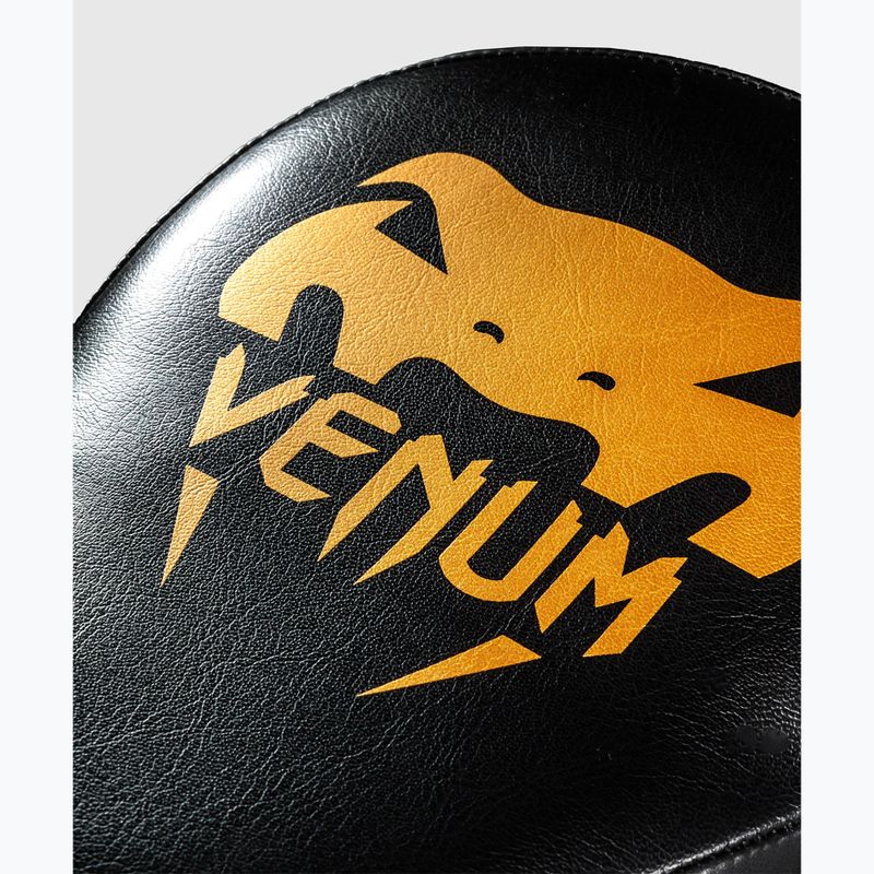 Тренировъчни щитове Venum Light Focus Mitts black/gold 3