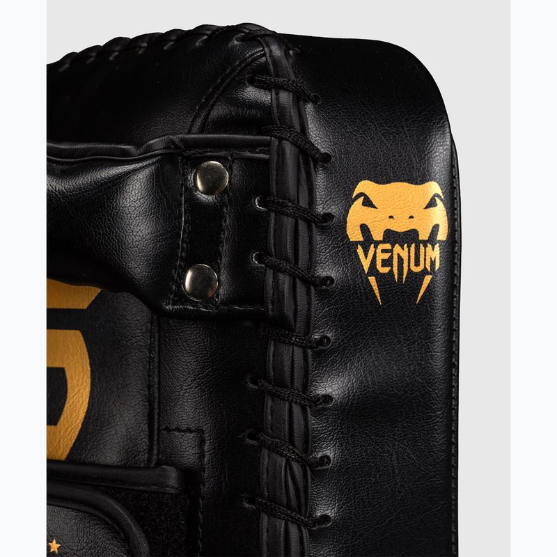 Тренировъчни щитове Venum Giant Kick Pads black/gold 3