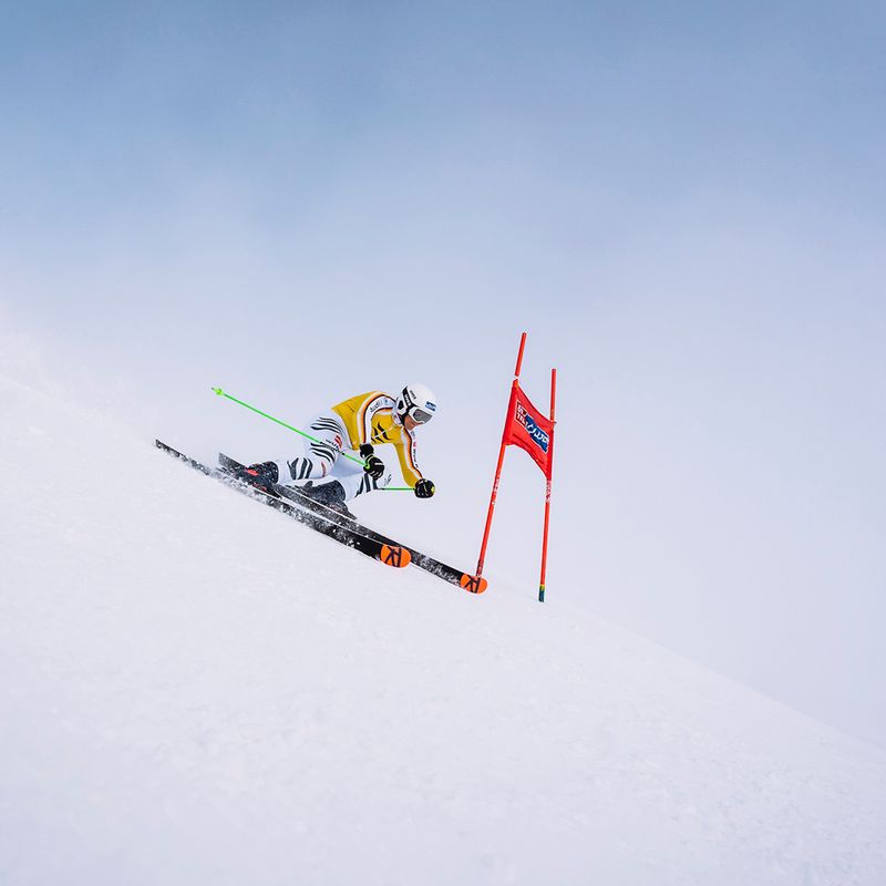 Скиорска каска UVEX Invictus all white 10