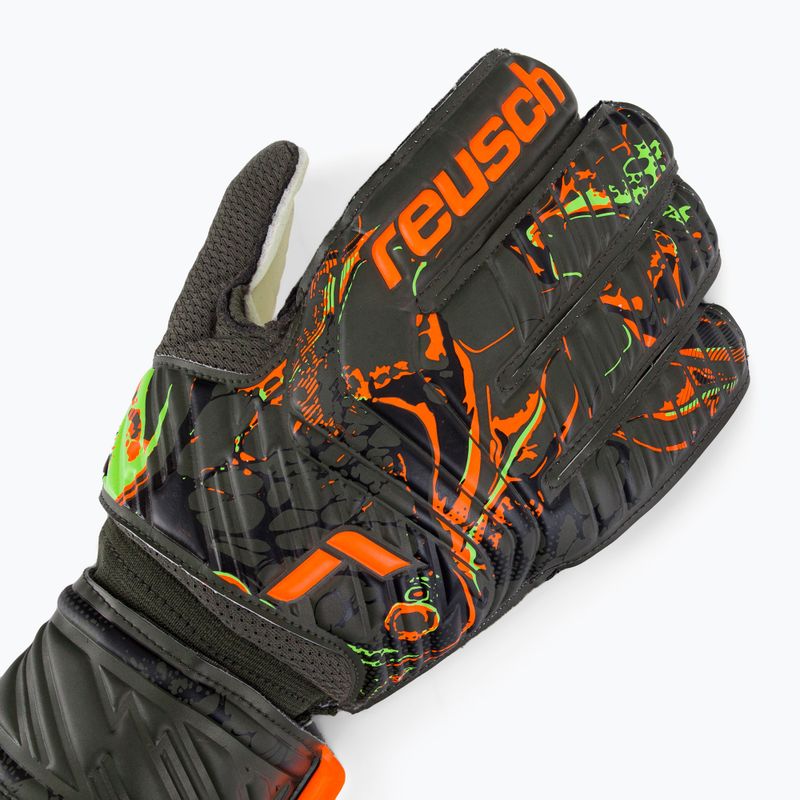 Reusch Attrakt Твърди зелени вратарски ръкавици 5370016-5556 3