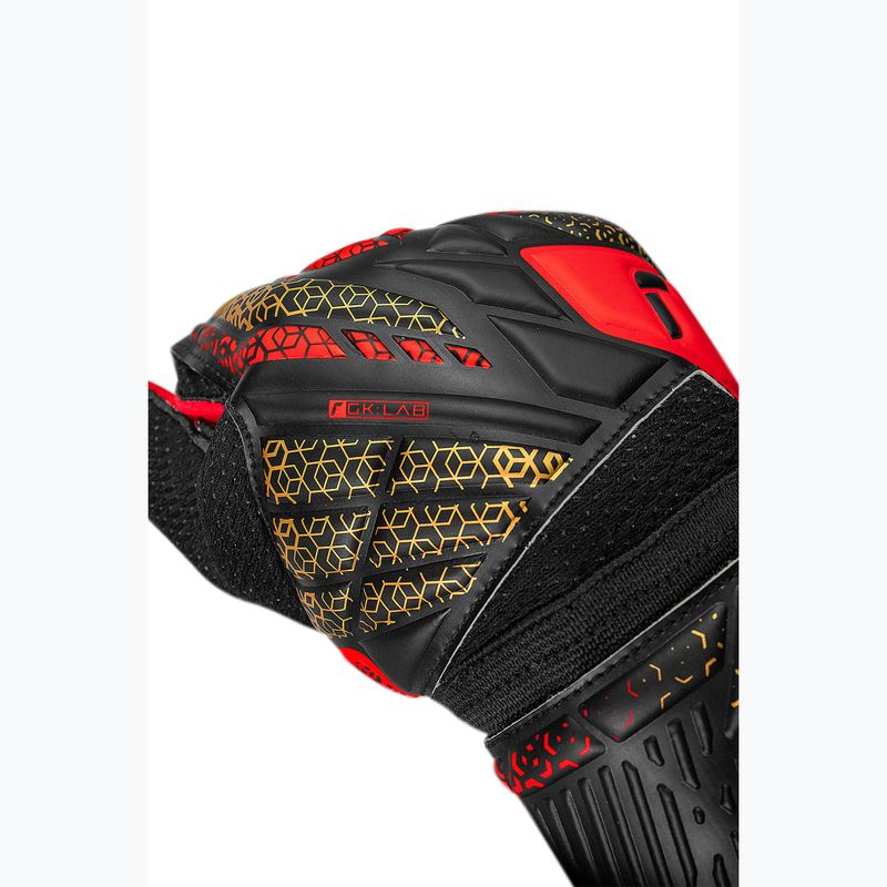 Вратарски ръкавици Reusch Attrakt Solid black/gold/fiery red 6