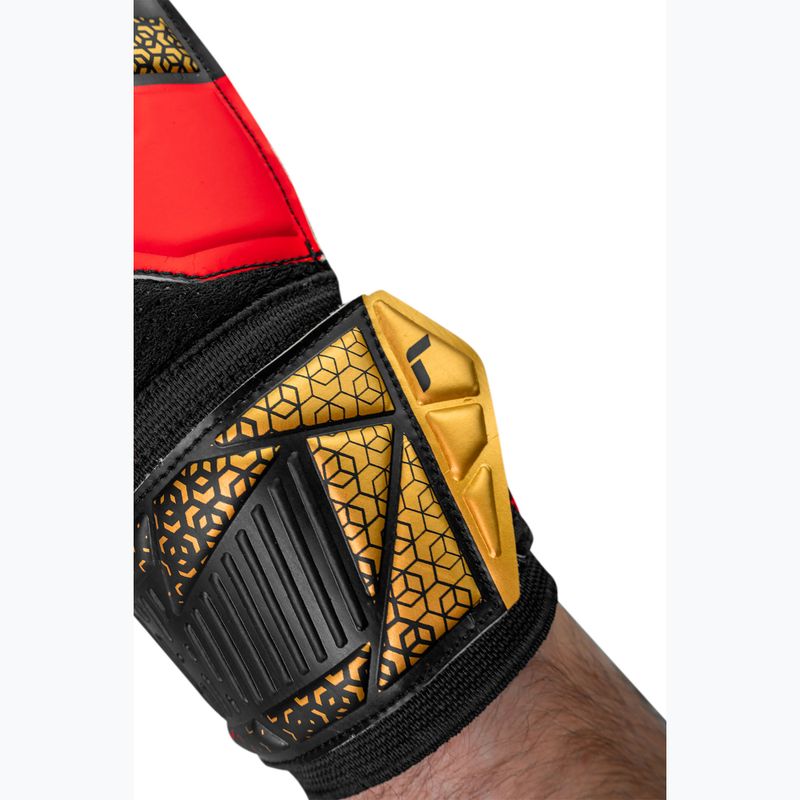 Вратарски ръкавици Reusch Attrakt Solid black/gold/fiery red 7