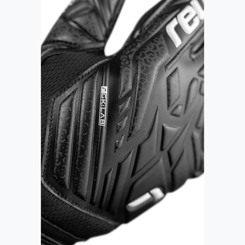 Вратарски ръкавици Reusch Attrakt Resist black 7