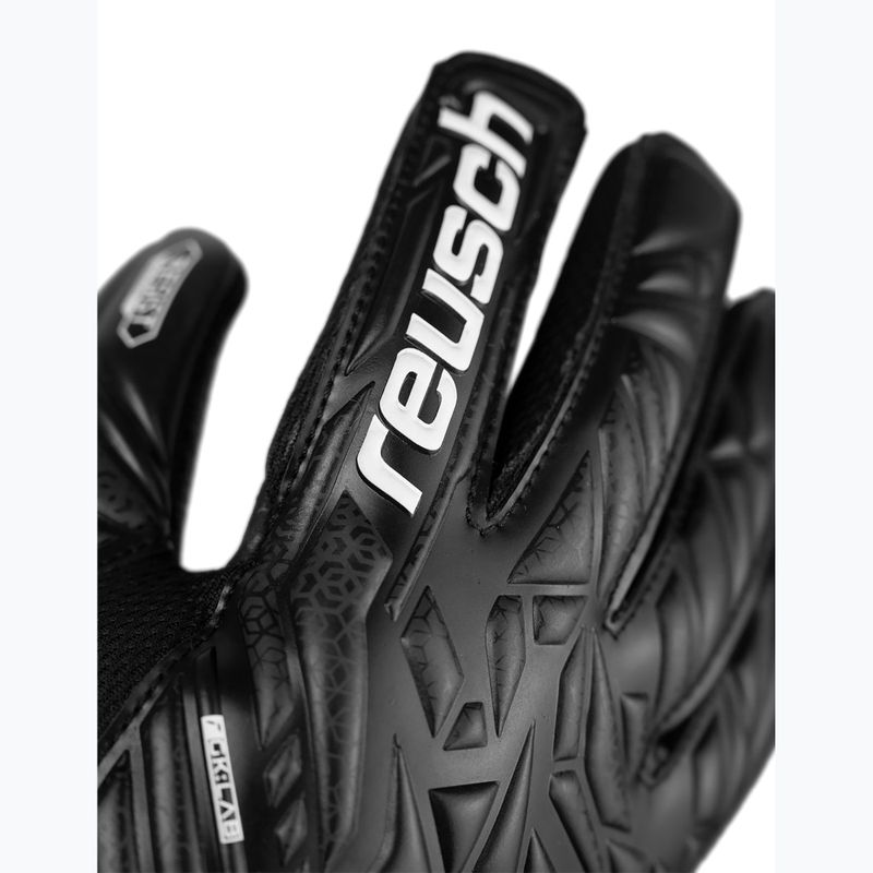 Детски вратарски ръкавици Reusch Attrakt Resist Junior black 5