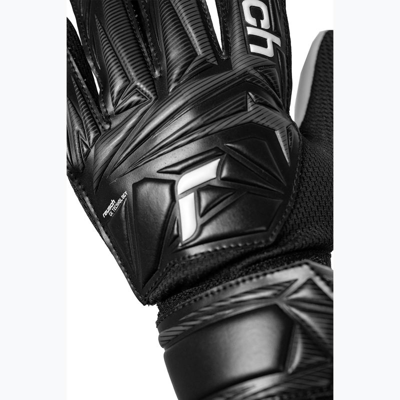 Детски вратарски ръкавици Reusch Attrakt Starter Solid Junior 5672514 black 6