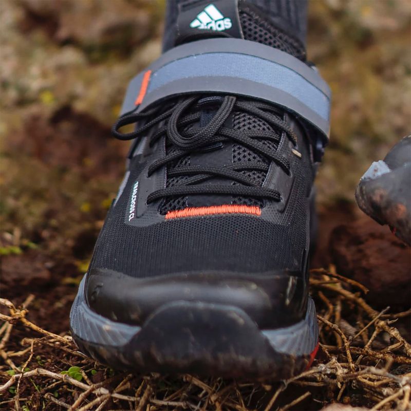Дамски обувки за MTB колоездене adidas FIVE TEN Trailcross Clip в черно/сиво/червено 16