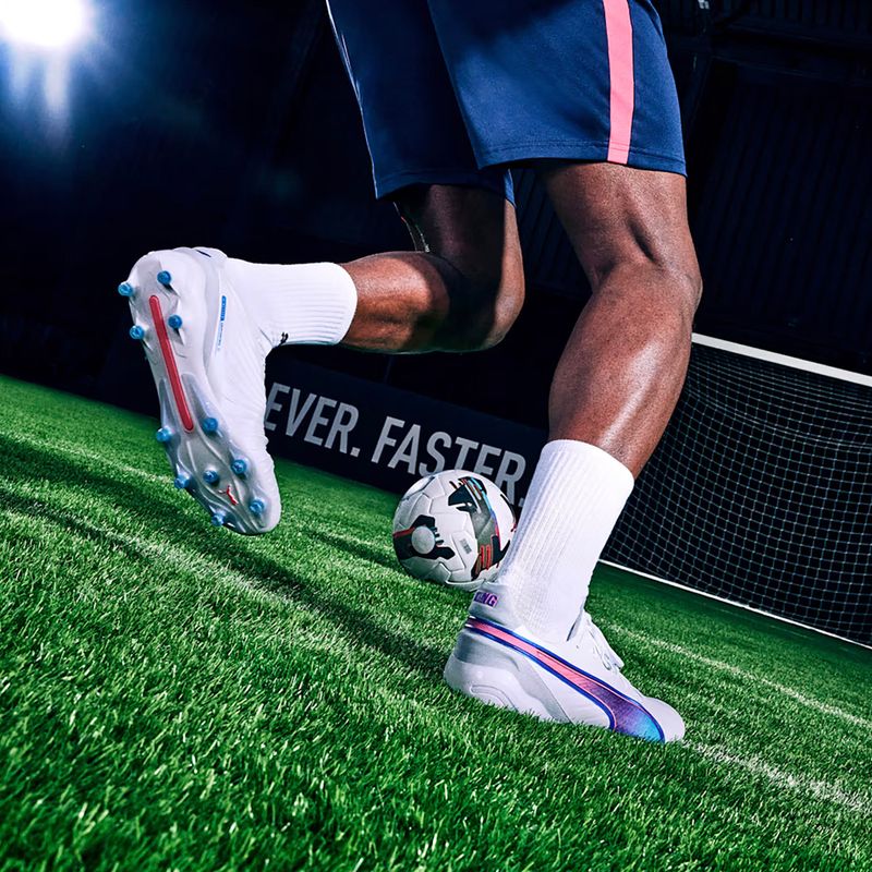 Футболни обувки PUMA King Ultimate FG/AG puma white/bluemazing/flat light grey/sunset glow 11