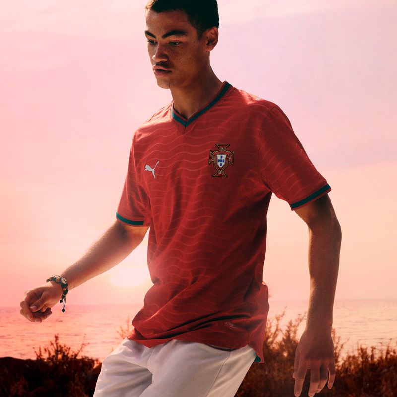 Детска футболна фланелка PUMA FPF Portugal Home Jersey Replica Club Jr червено/зелено 6