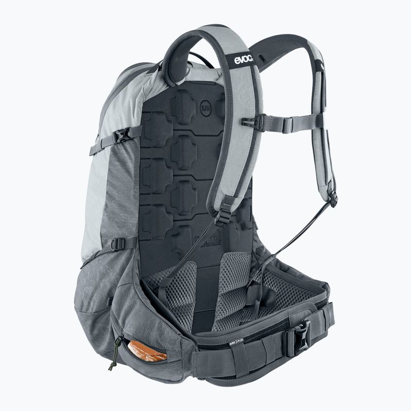 EVOC Trail Pro 26 л, камък/карбон, сива раница за велосипед 3
