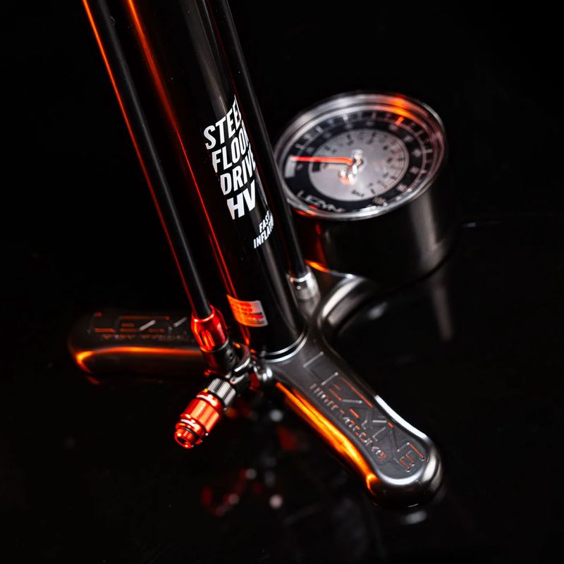 Lezyne Steel HV Floor Drive 3.5 100psi плоска черна помпа за велосипед 5