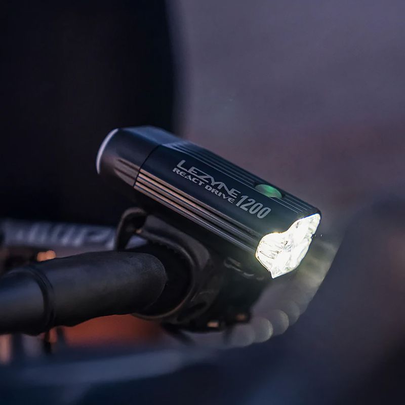 Преден велосипеден фар Lezyne React Drive Front matte black 11