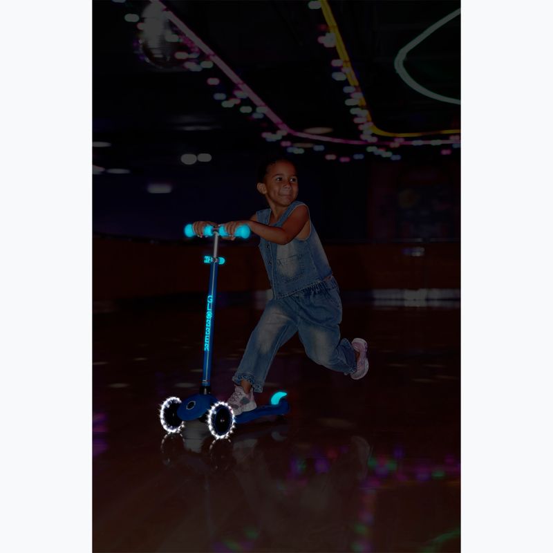 Детска триколесна тротинетка Globber Primo Plus Glow Lights petrol blue 17