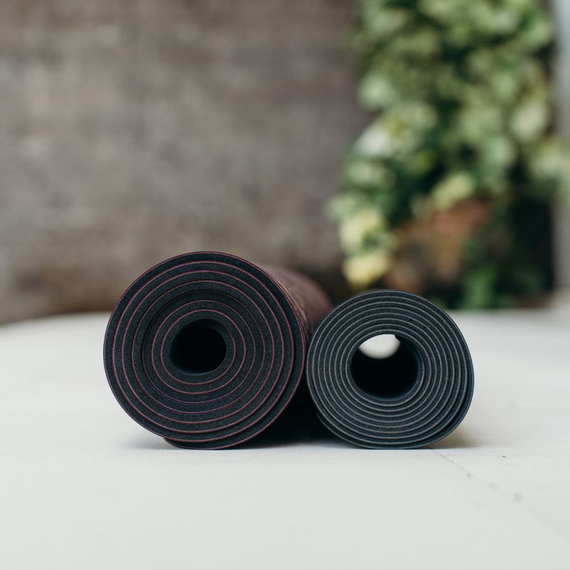 Модел за йога Design Lab Infinity Yoga 5 mm черна мандала Charcoal 7