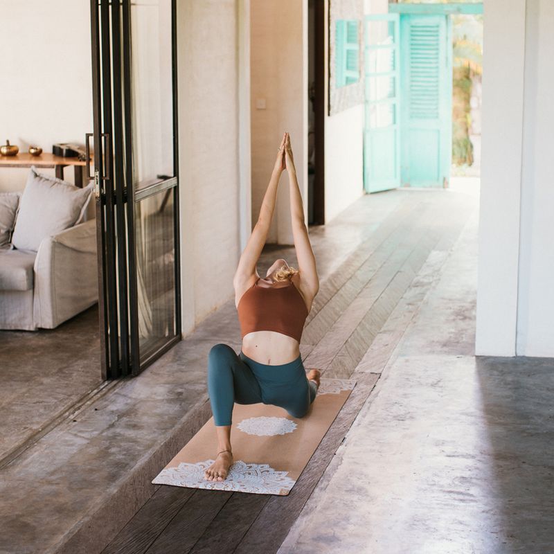 Yoga Design Lab Корк 3,5 мм кафяв Мандала Бяла постелка за йога 6