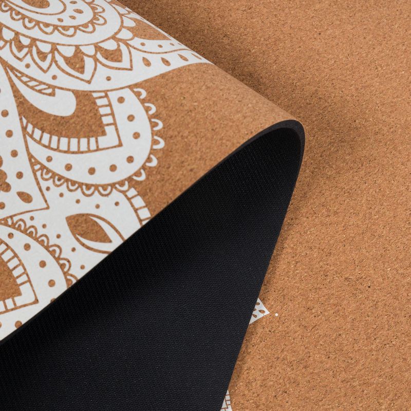 Yoga Design Lab Корк 5,5 мм кафяв Мандала Бяла постелка за йога 4