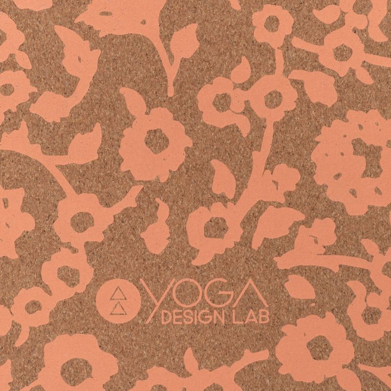 Килимче за йога Yoga Design Lab Cork 5,5 мм с флорална батика 6