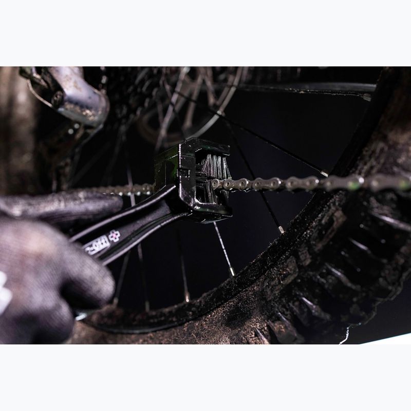 Четка за почистване на верига Muc-Off Bicycle Chain Brush 2