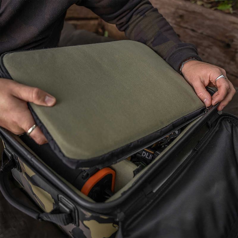 Avid Carp Stormshield Pro Techpack XL чанта за електроника 5