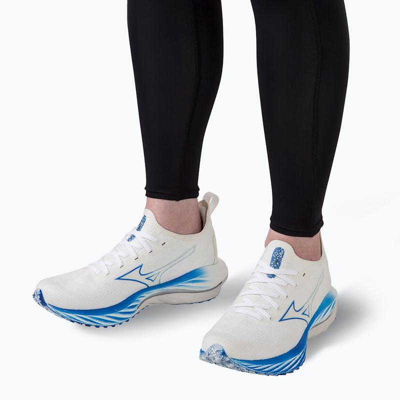Дамски обувки за бягане Mizuno Wave Neo Wind бели/сребърни/мирно сини 16