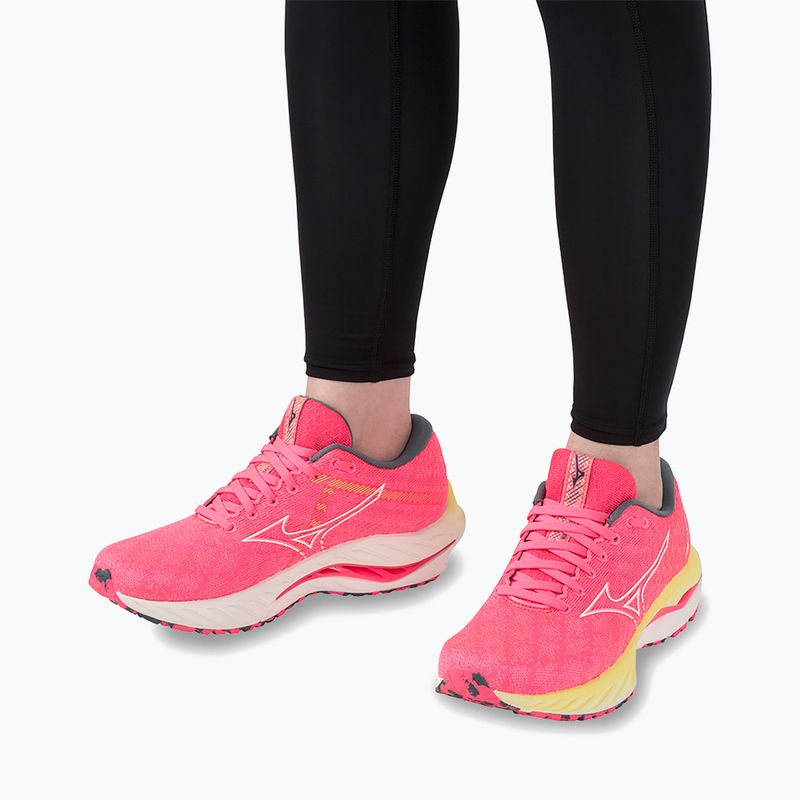 Дамски обувки за бягане Mizuno Wave Inspire 19 hi vis pink/ snow white/ luminous 17