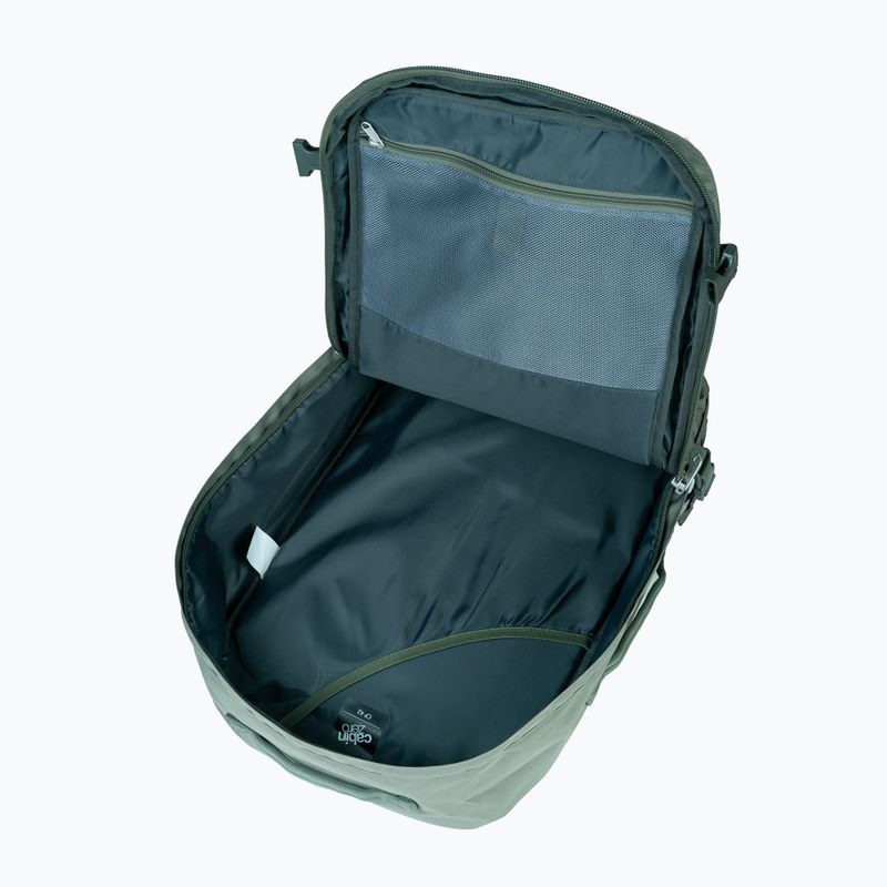 CabinZero Classic Plus 42 л туристическа раница в цвят каки georgian 7