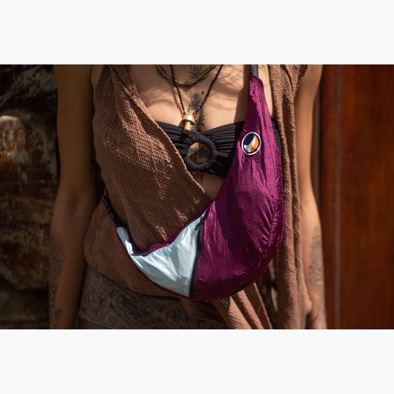 Ticket To The Moon Upcycled Sling чанта за рамо слива/облак 8