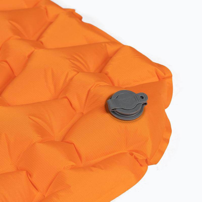 Надуваем матрак Naturehike FC-11 orange 4
