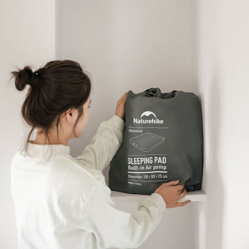 Надуваем дюшек/матрак Naturehike Chenjing with Pillow Triple grey 9