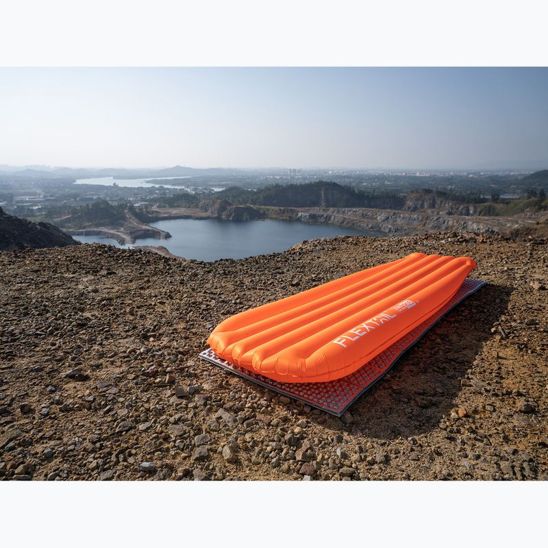 Flextail Zero R05 Regular orange надуваем матрак 14