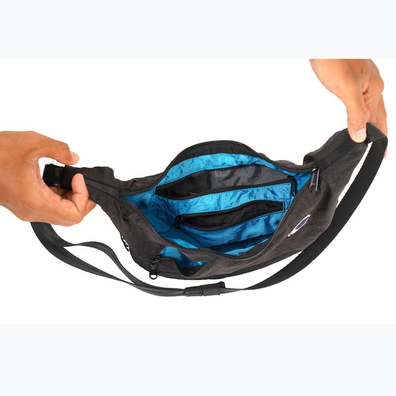 Чанта за рамо Ticket To The Moon Upcycled Sling black 5