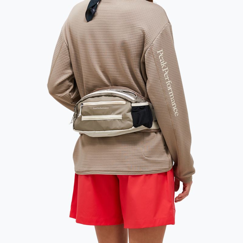 Peak Performance Trail Hip бъбрековидна торбичка avid beige 5