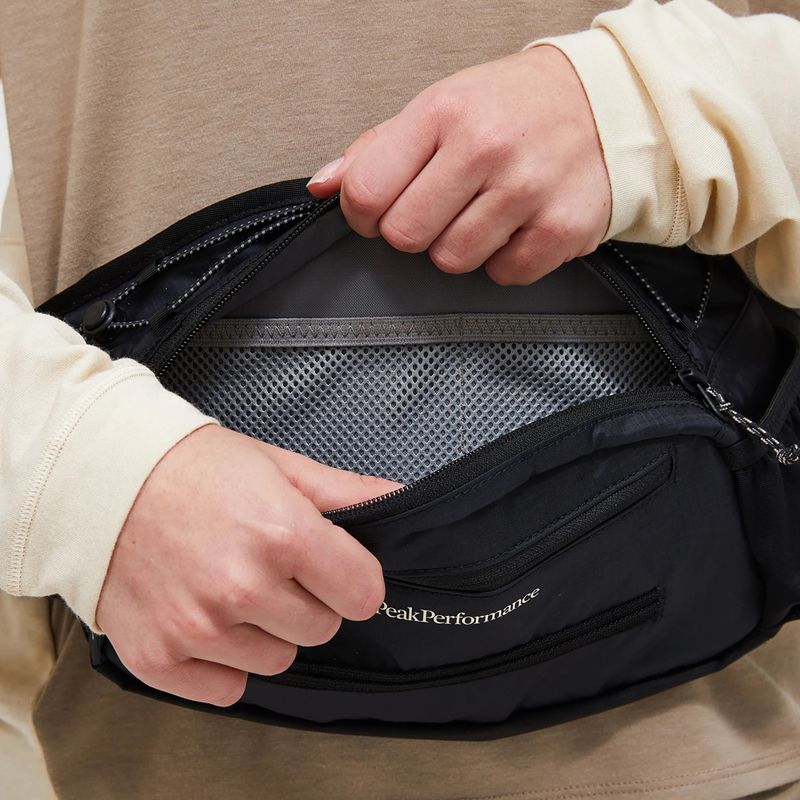 Чантичка за кръста Peak Performance Trail Hip black 7