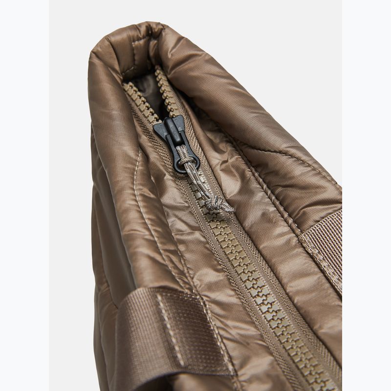 Чанта Peak Performance Helium Tote 6 l terrain tan 4