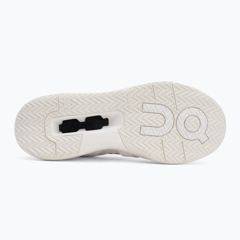 Мъжки обувки за тенис On The Roger Clubhouse Pro white/ice 4