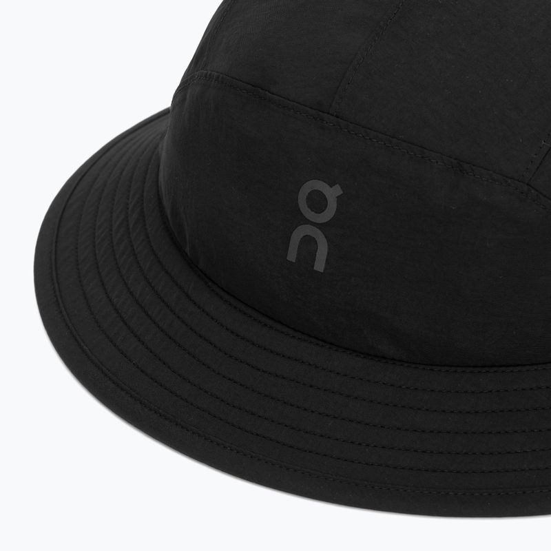 Шапка с периферия On Trail black 3