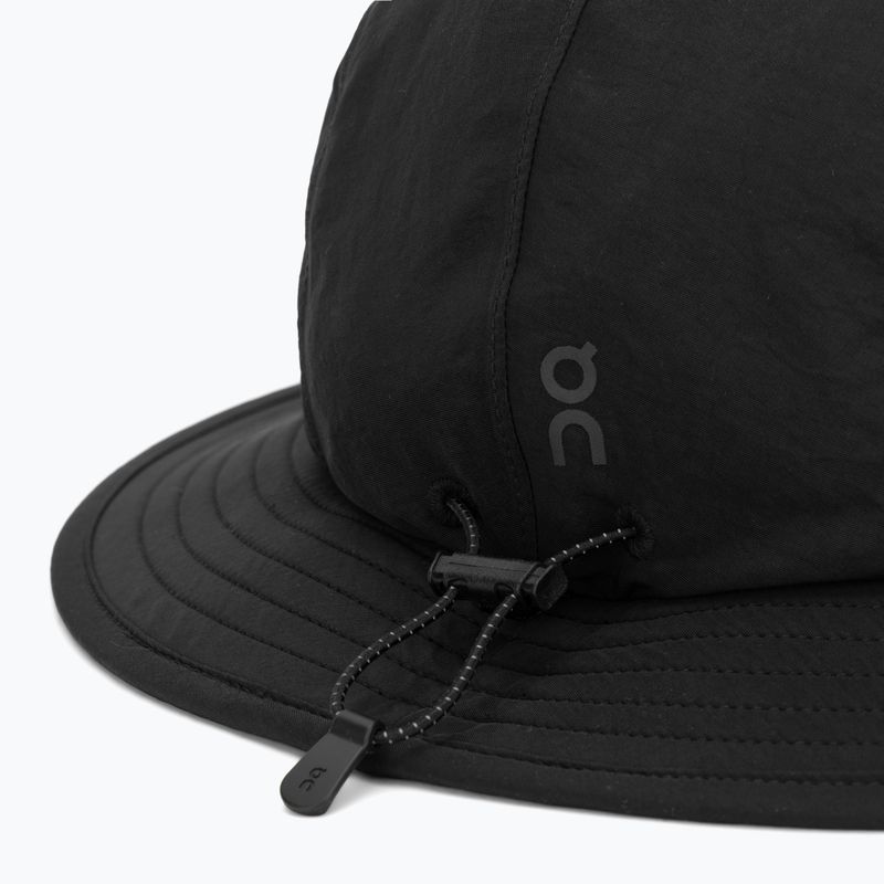 Шапка с периферия On Trail black 4